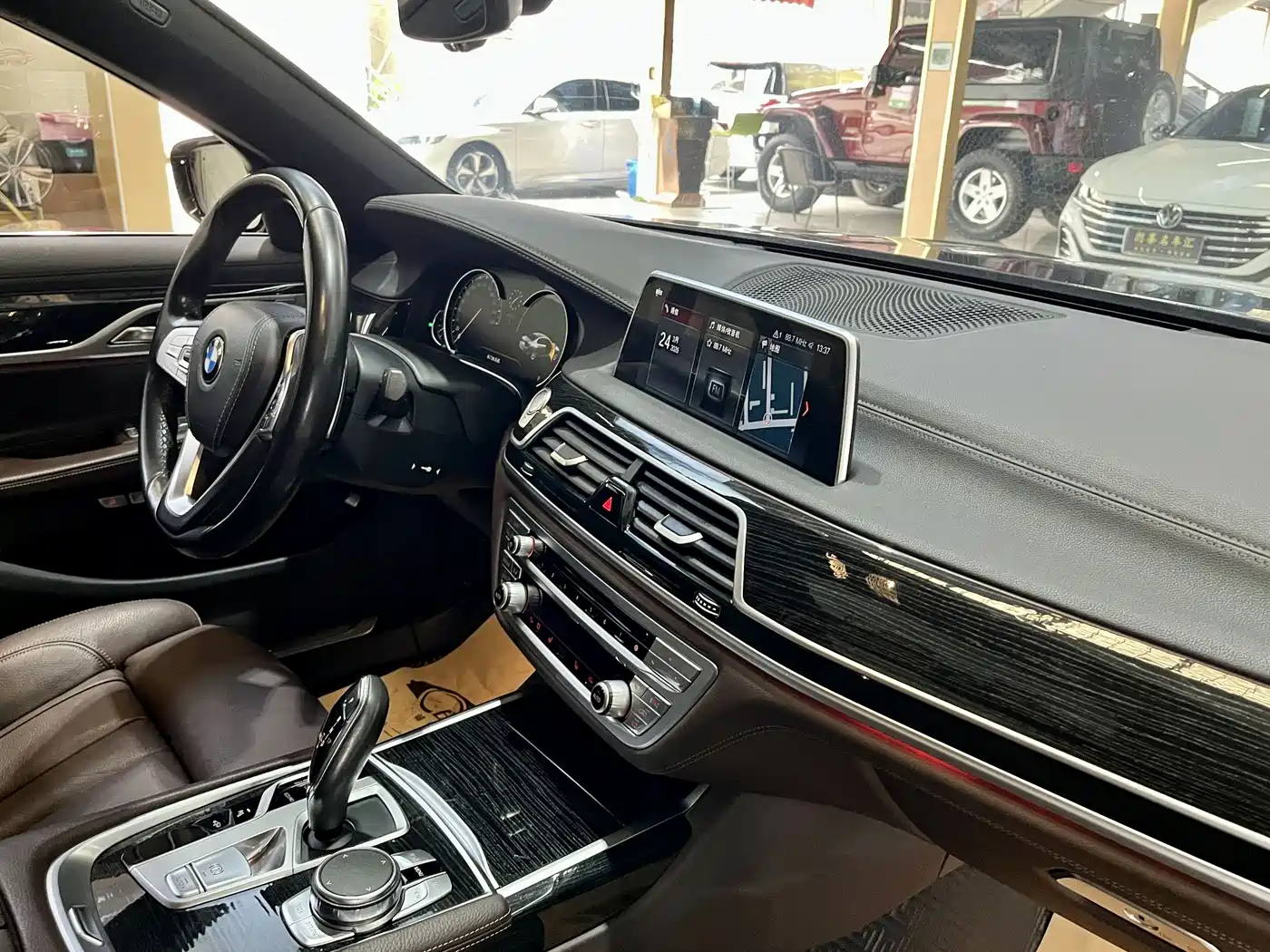 BMW 7 Series 2018 730Li Leading Type M Sport Package фото 16