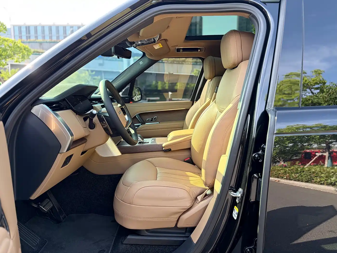 Land Rover Range Rover 2025 3.0 L6 400PS Flourishing Era Extended Wheelbase фото 11