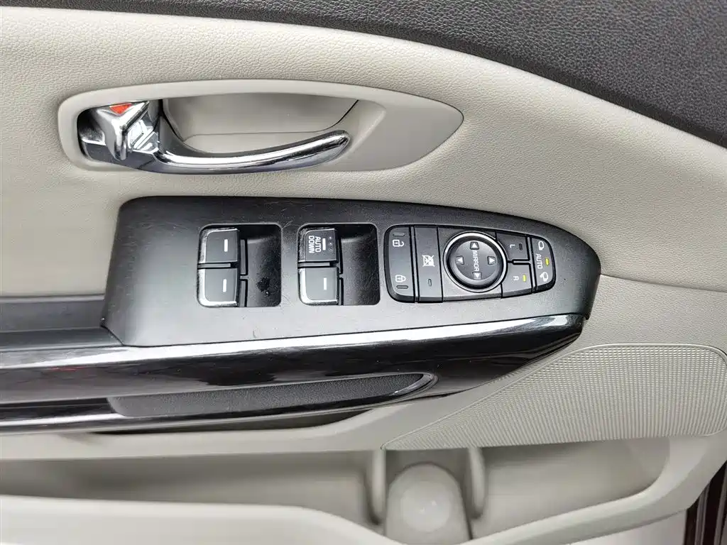 Kia Carnival (Import) 2015 3.3GDI Luxury (China V) фото 9