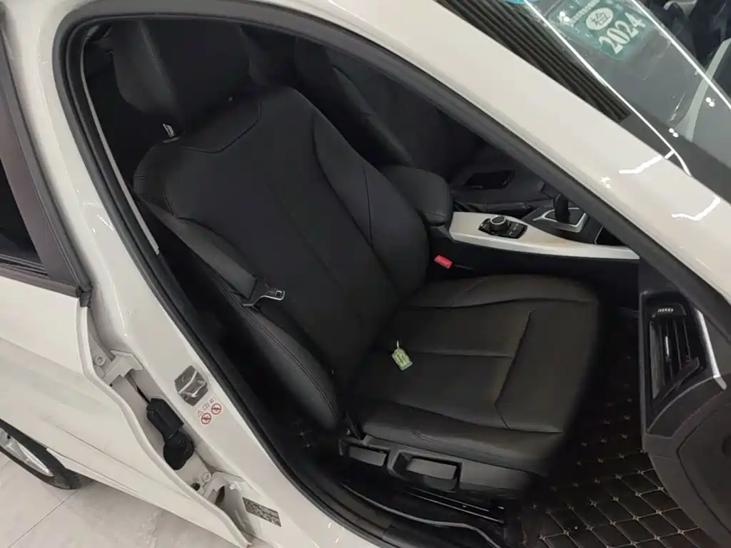 BMW 1 Series (Import) 2020 2018 118i Leading