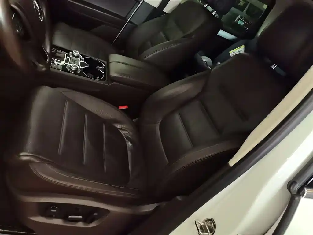 Volkswagen Touareg 2017 3.0TSI Explorer Edition фото 8