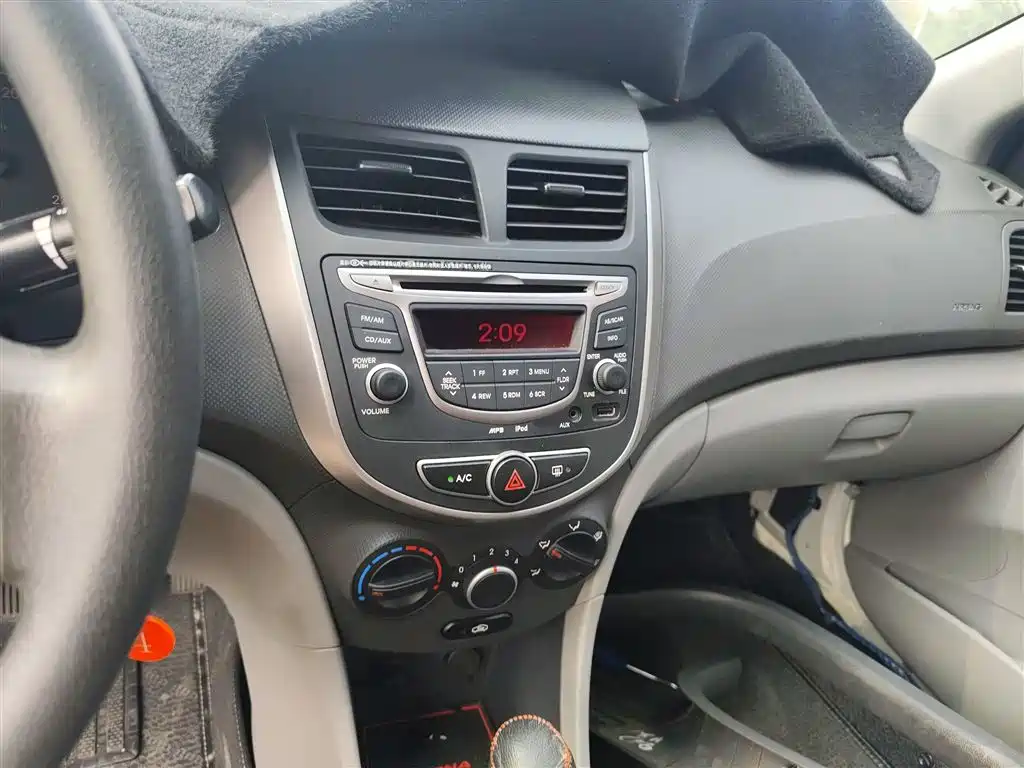 Hyundai Verna 2014 1.4L Automatic Smart GLS фото 9