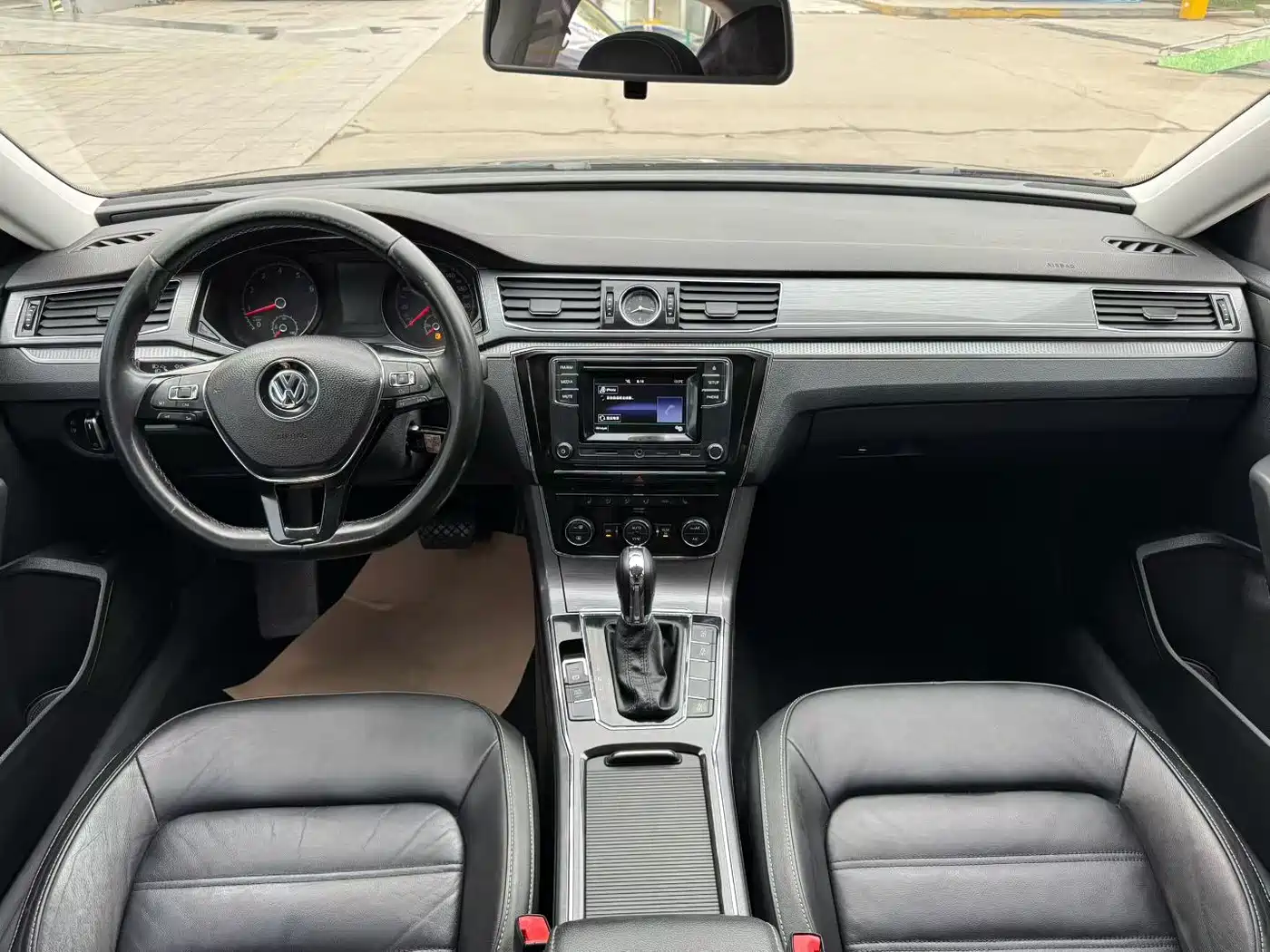 Volkswagen Passat 2016 280TSI DSG Honor Edition фото 7