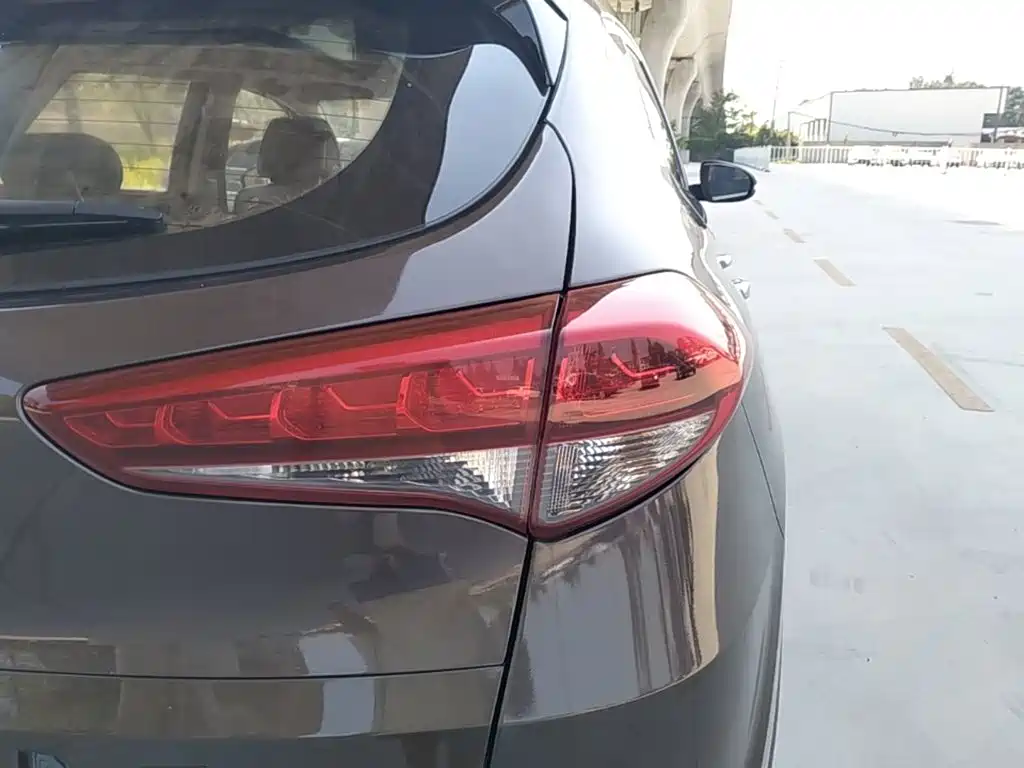 Фото 8 - Hyundai Tucson