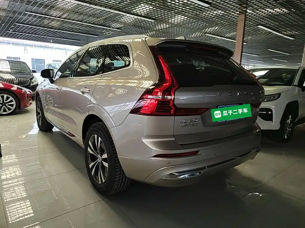 Volvo XC60 2024 2025 B5 AWD Smart Luxury Edition