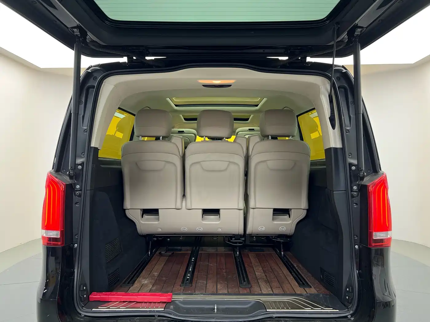Mercedes-Benz V-Class 2021 V 260 L Long Wheelbase Luxury Edition фото 36