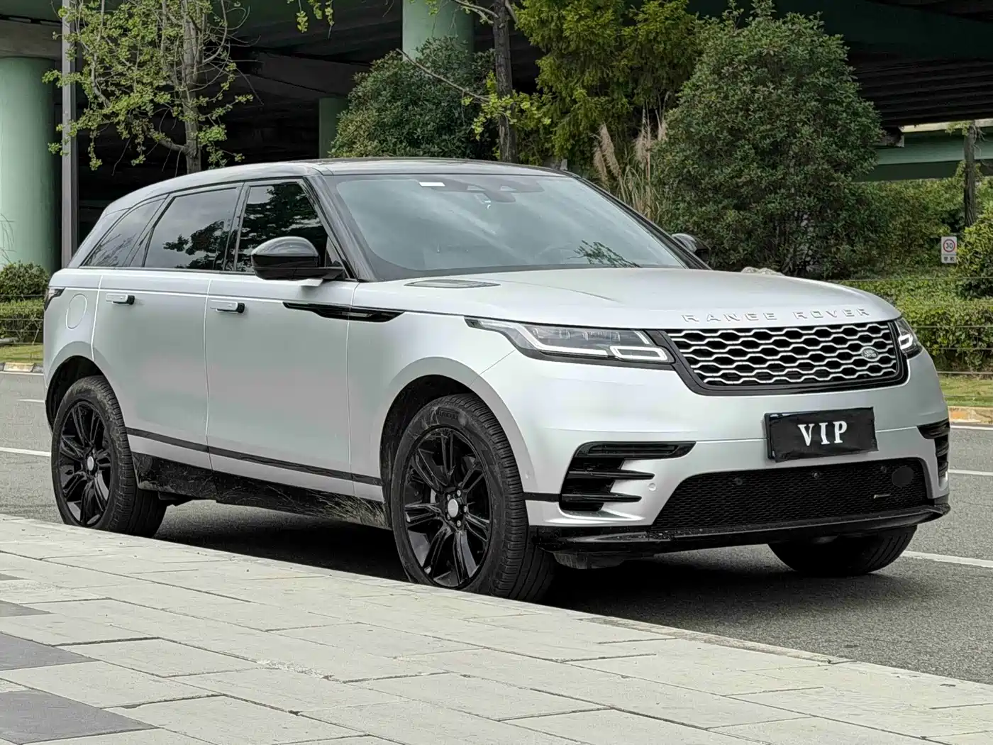 Фото 3 - Land Rover Range Rover Velar