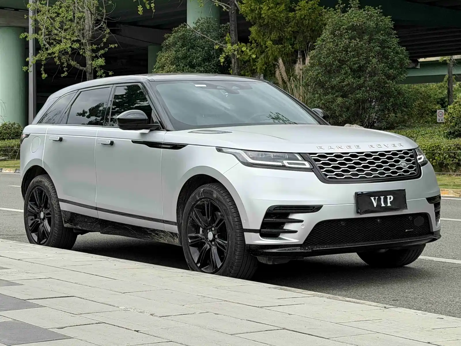 Фото 3 - Land Rover Range Rover Velar