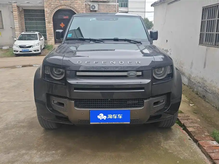 LAND ROVER DEFENDER
