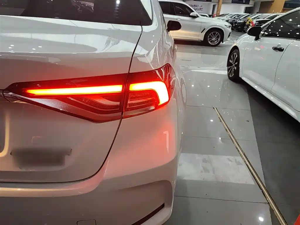Toyota Corolla 2021 Hybrid 1.8L E-CVT Elite Edition фото 24
