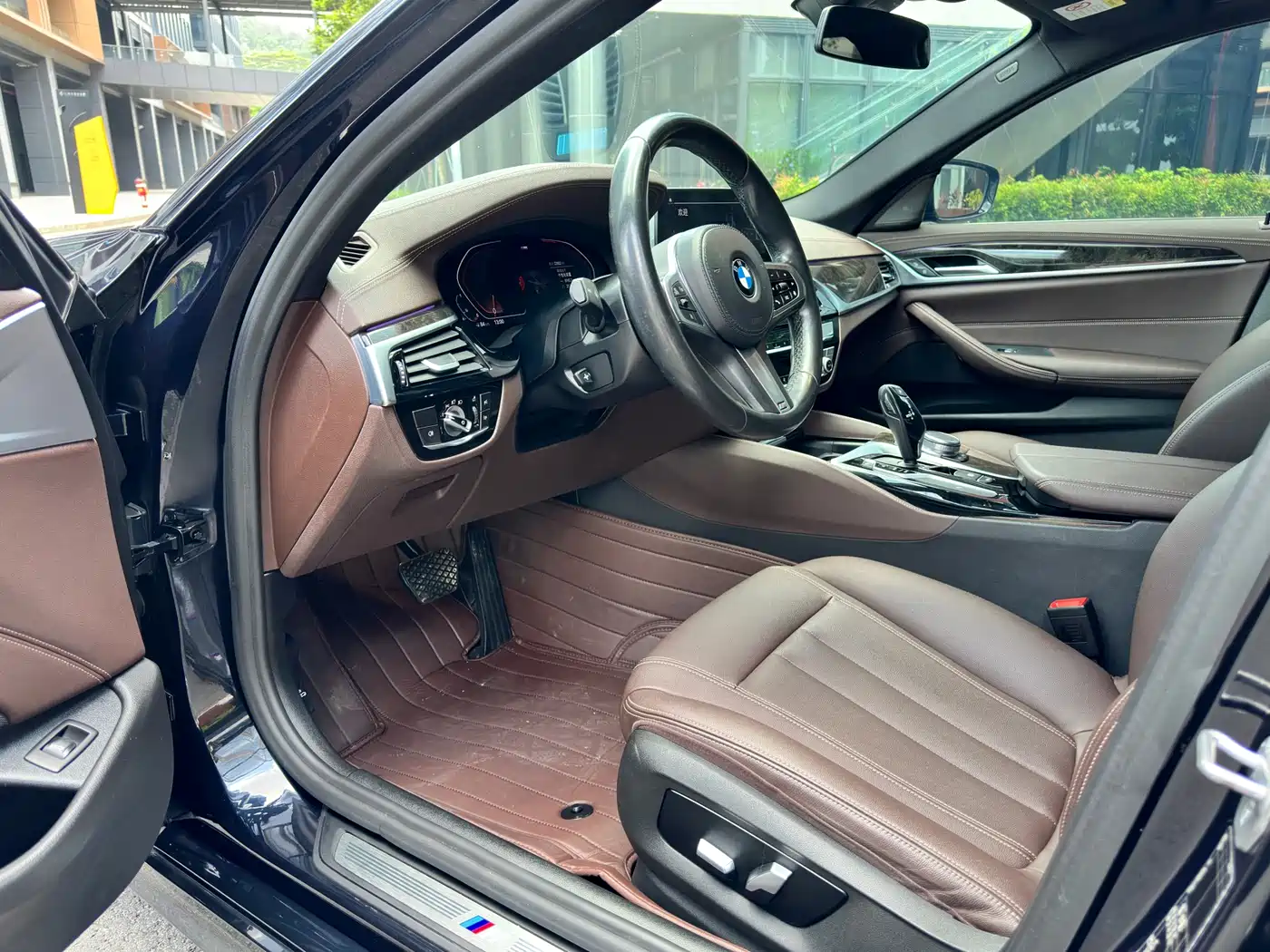 BMW 5 Series 2020 525Li M Sport Package фото 9