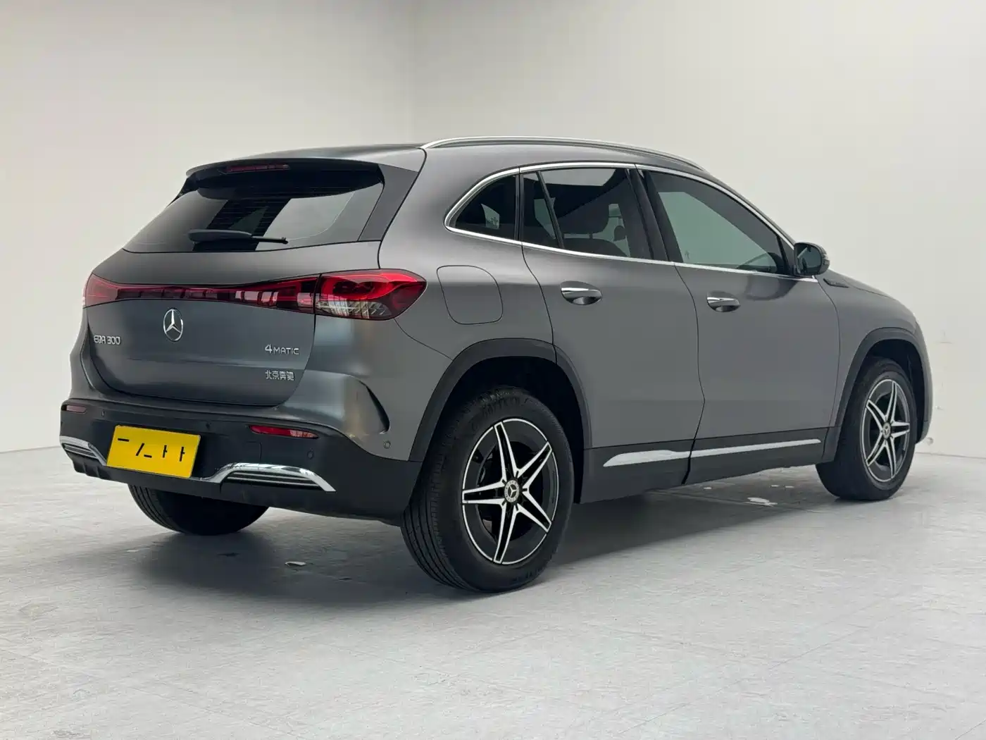Mercedes-Benz EQA 2022 2022 EQA 300 4MATIC Launch Special Edition