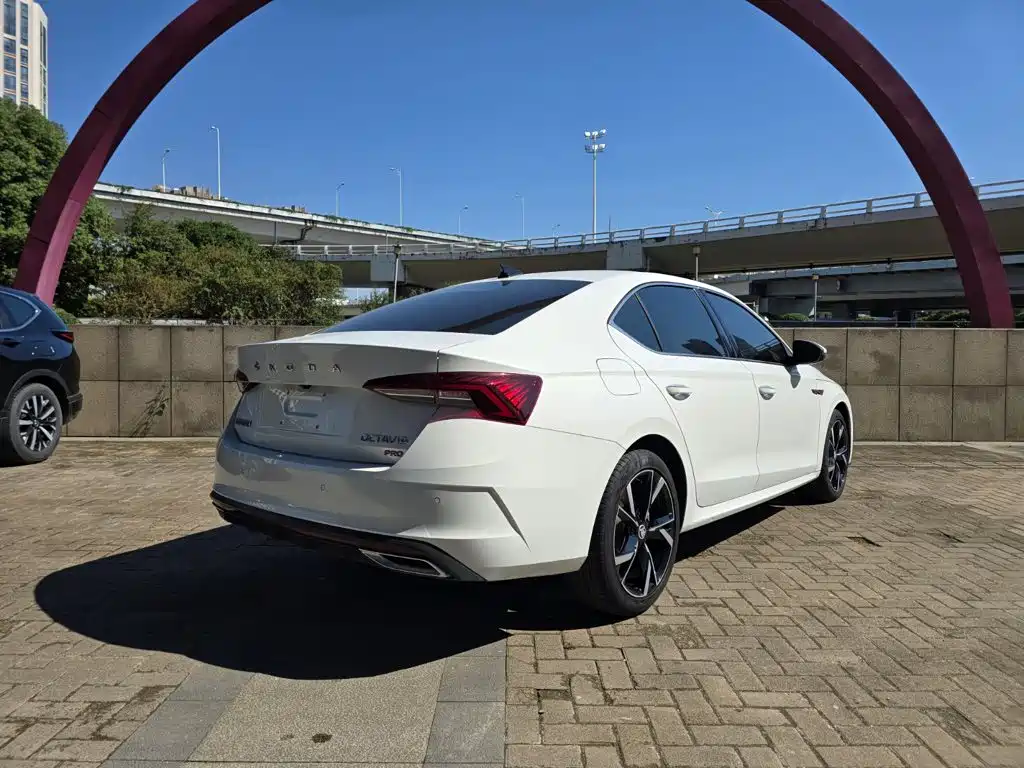 Photo 7 - Škoda Octavia
