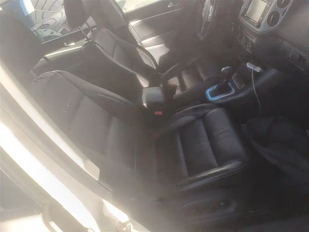 Volkswagen Tiguan 2014 1.8TSI Automatic 2WD 30th Anniversary Edition фото 4
