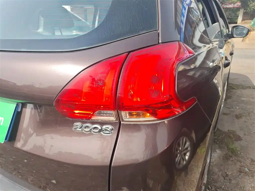 Peugeot 2008 2014 1.6L Automatic Fashion Edition фото 8