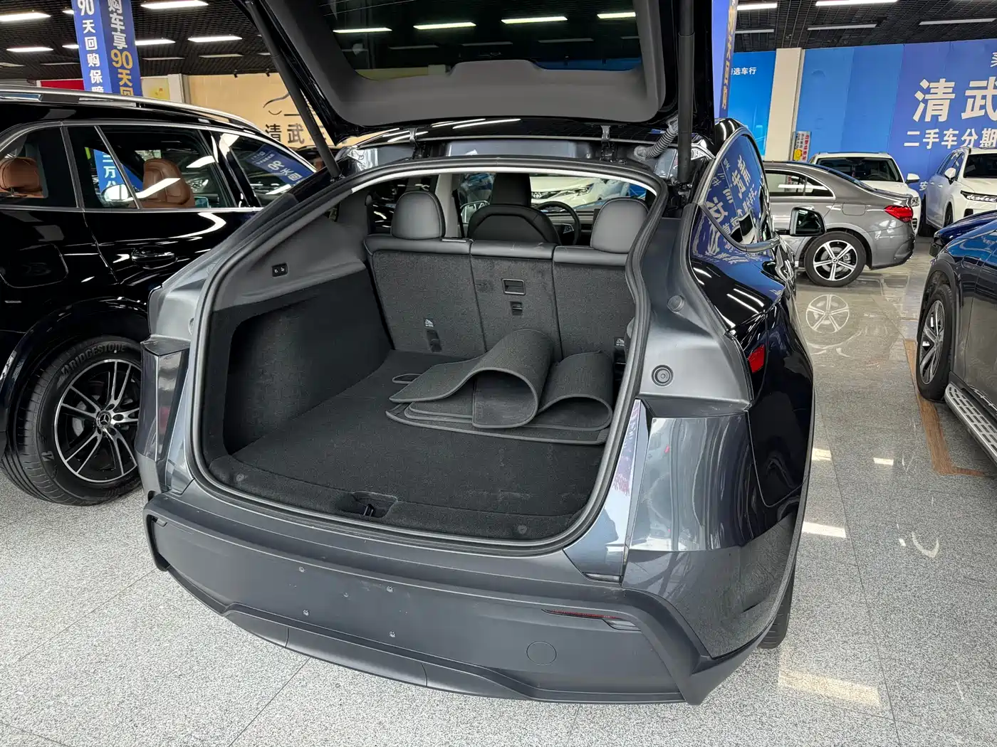 TESLA MODEL Y