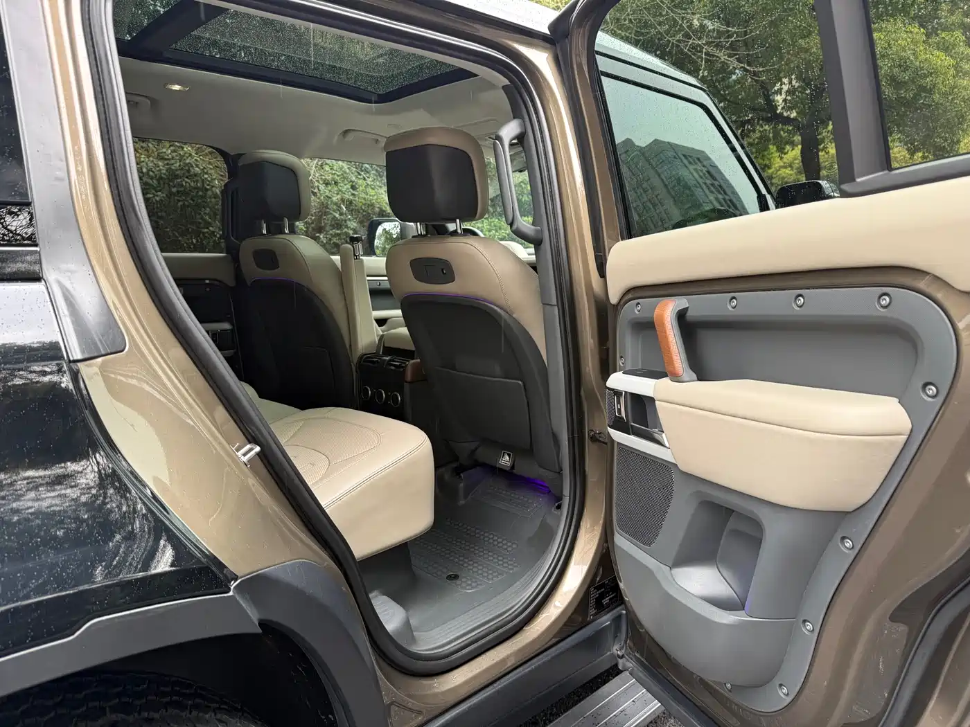 Land Rover Defender 2020 Model 110 P400 HSE фото 9