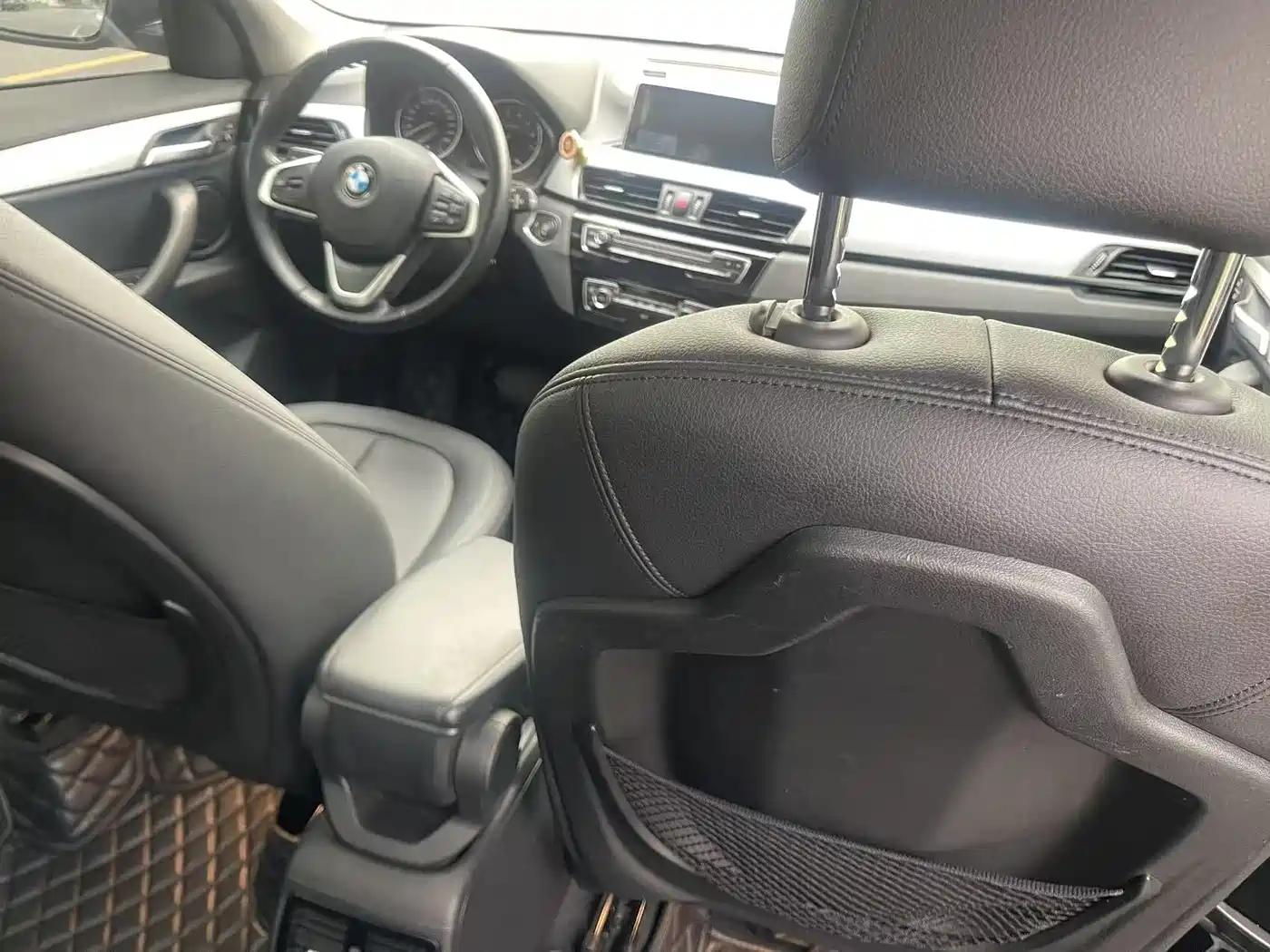 BMW X1 2018 sDrive18Li Premium Model фото 6