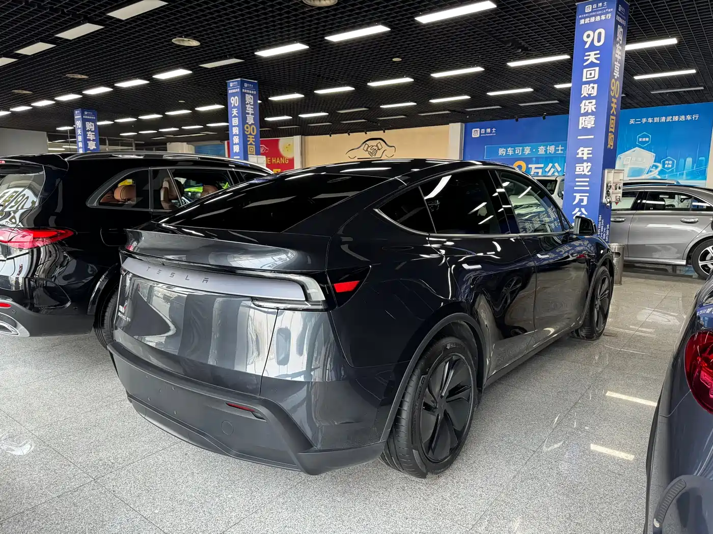 TESLA MODEL Y