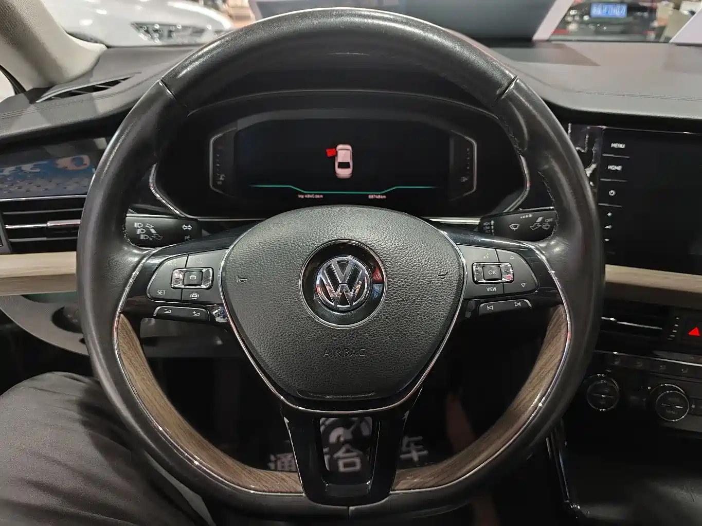 Volkswagen Passat 2019 330TSI Premium Edition China V фото 10