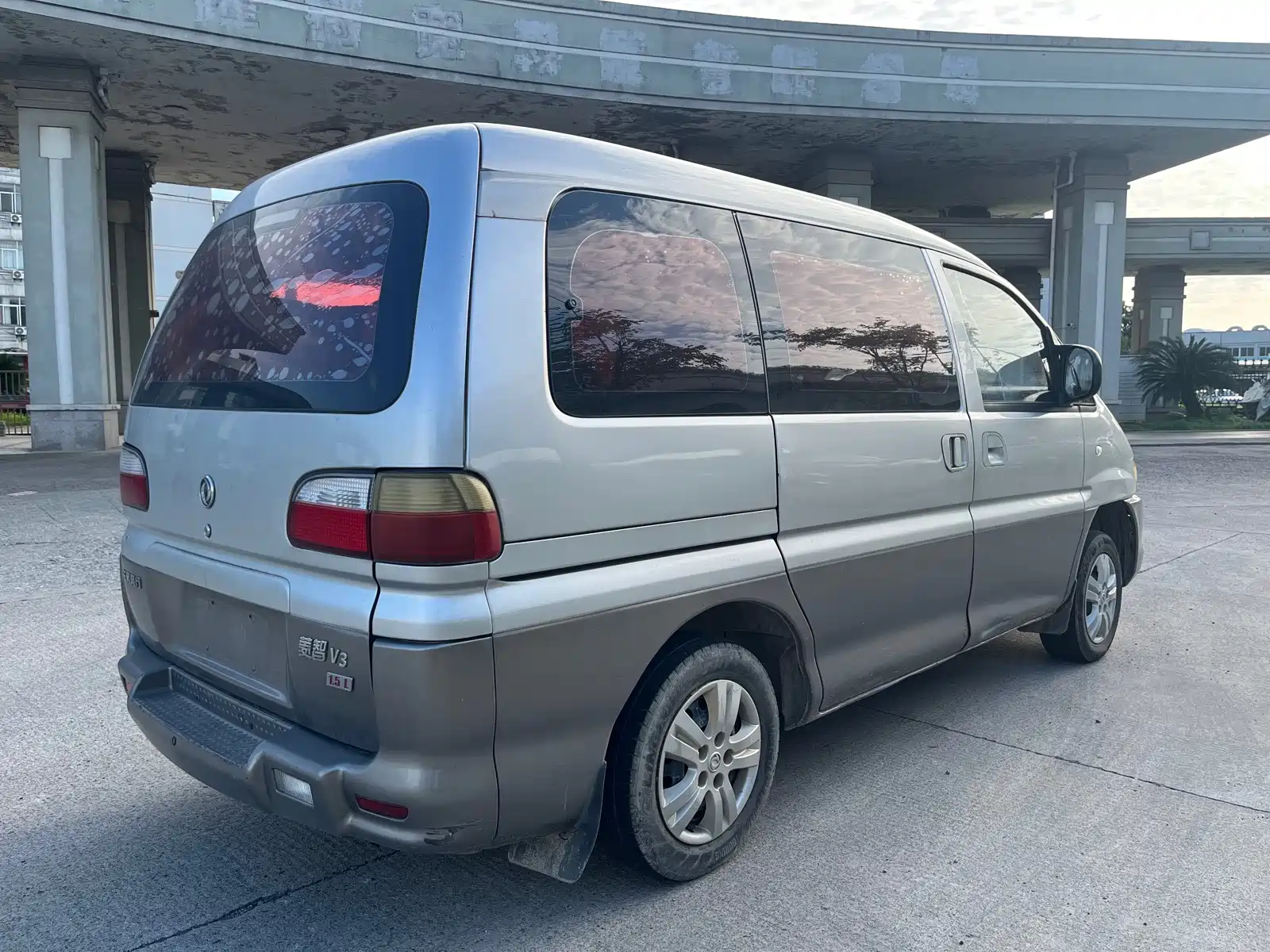 Photo 5 - Dongfeng Fengxing Lingzhi