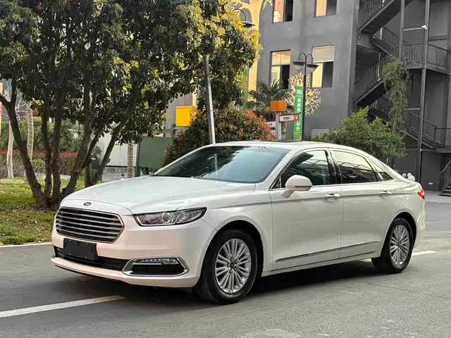 FORD TAURUS