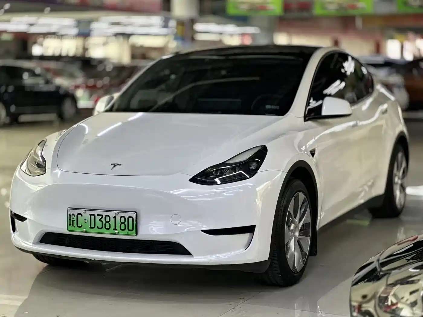 TESLA MODEL Y