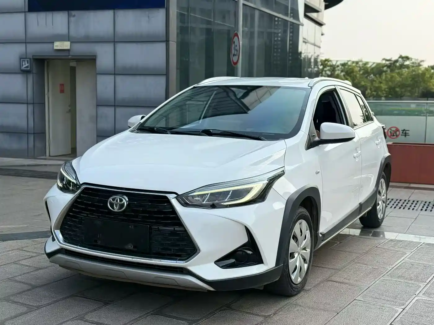 Toyota YARiS L Zhi Xuan 2020 Zhiyan X 1.5L CVT Premium Edition фото 3