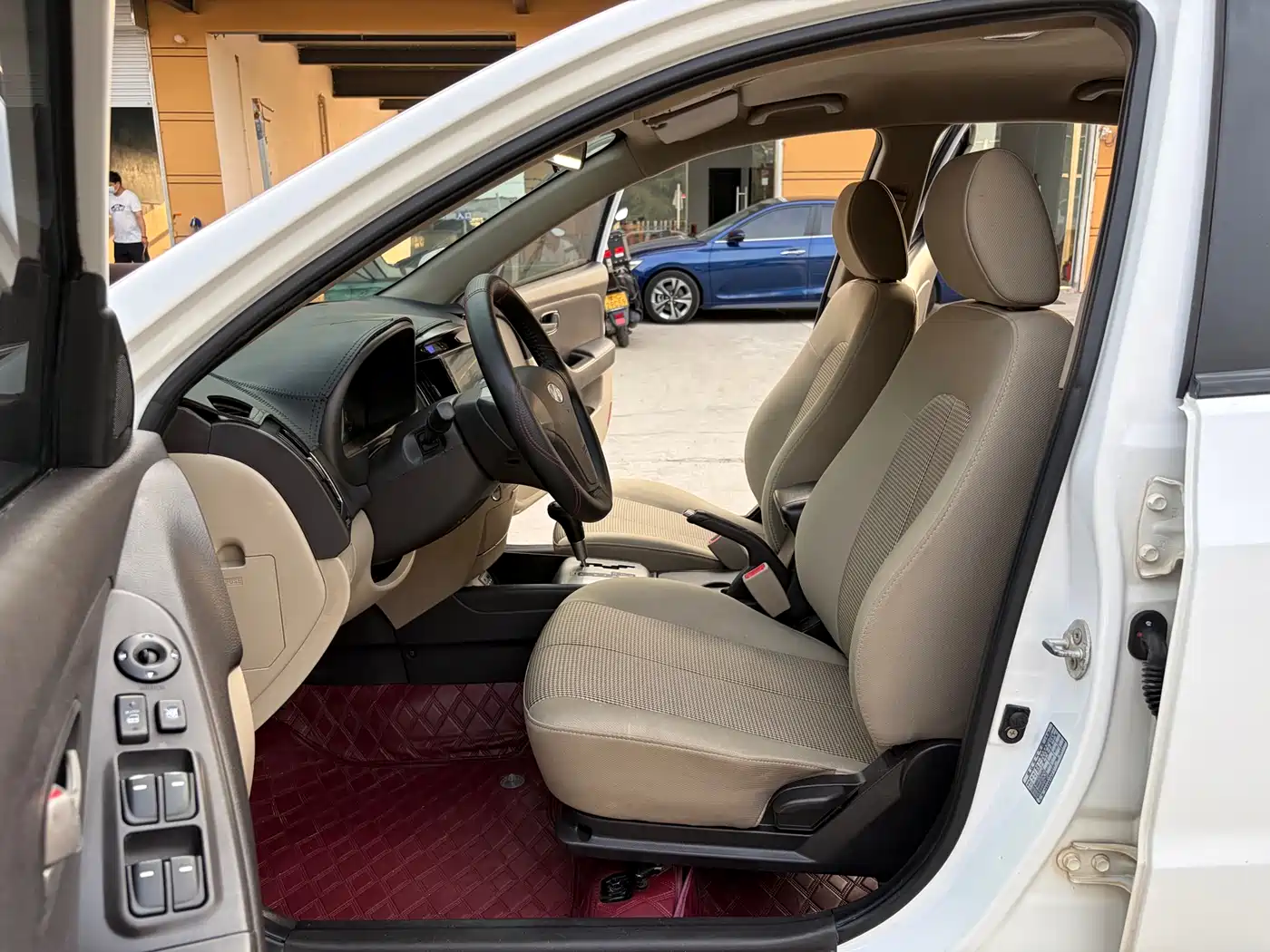Hyundai Elantra 2015 1.6L Automatic Comfort фото 5