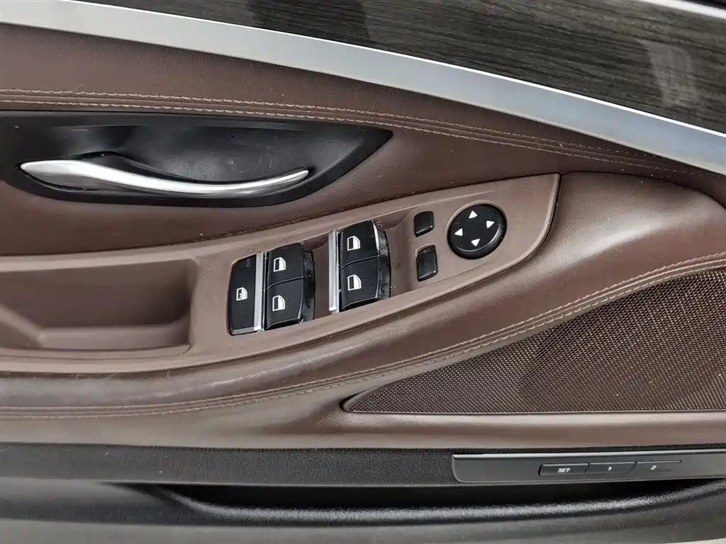BMW 5 Series 2014 525Li Luxury Design Package фото 9