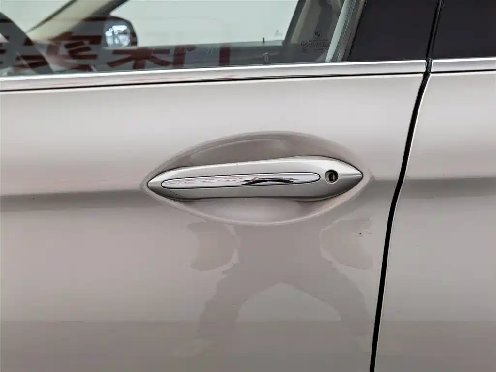 BMW 5 Series 2014 525Li Luxury Design Package фото 18