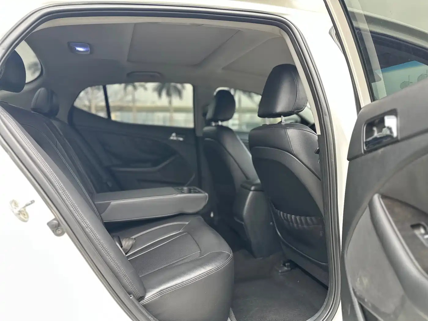 Kia K5 2012 2.0L Automatic DLX фото 13