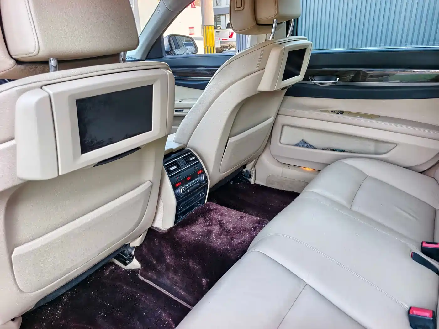 BMW 7 Series 2009 740Li Premium фото 16