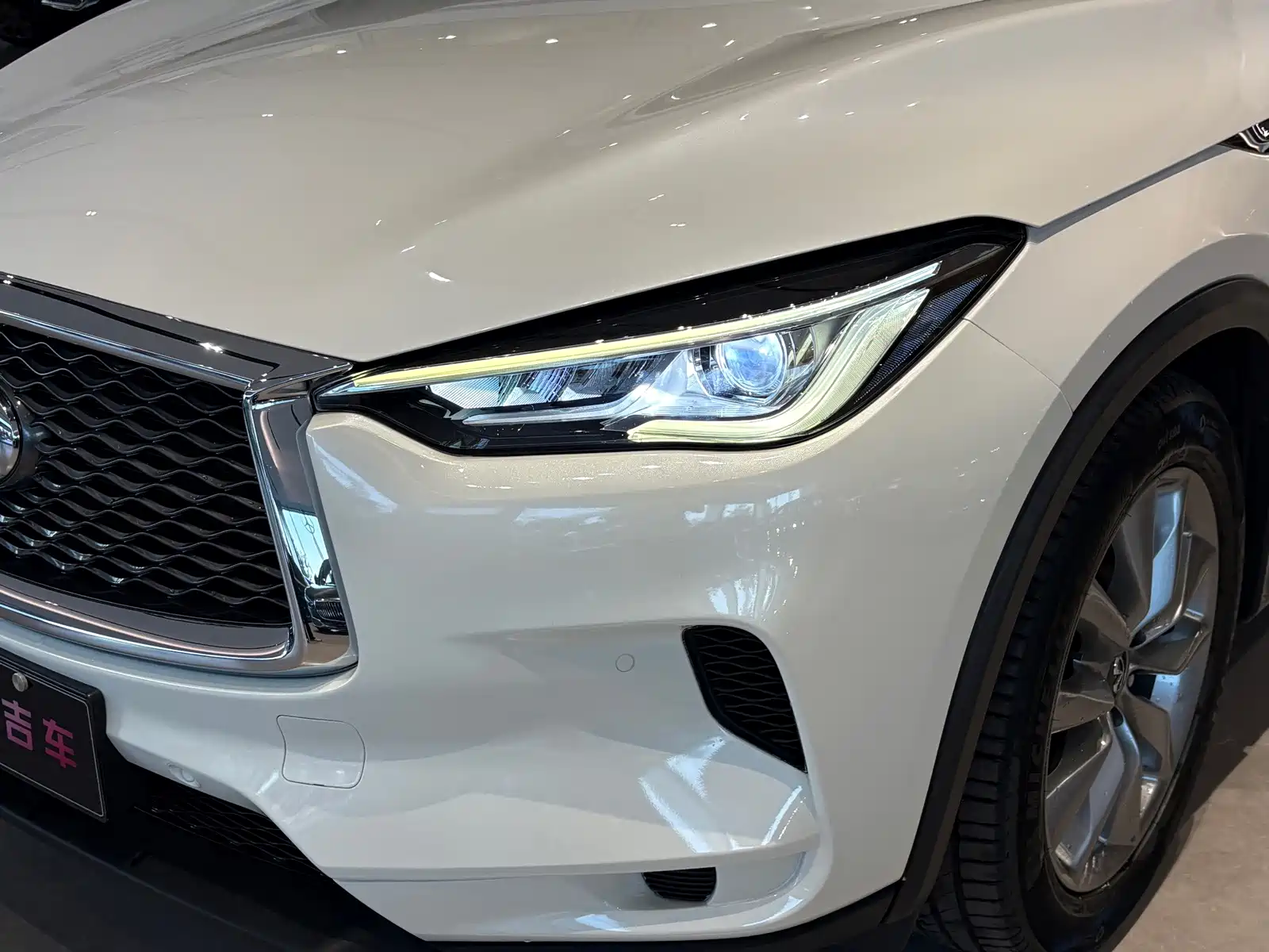 Photo 4 - Infiniti QX50