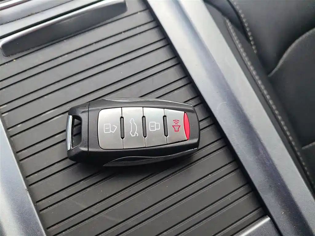 Фото 12 - Geely Emgrand