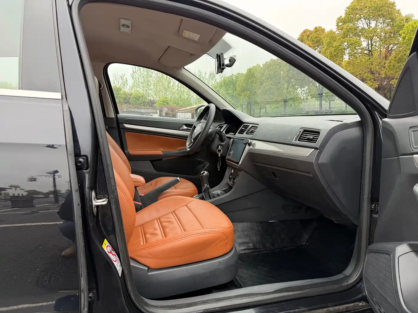 Volkswagen Lavida 2015 1.6L Manual Trend Edition фото 12