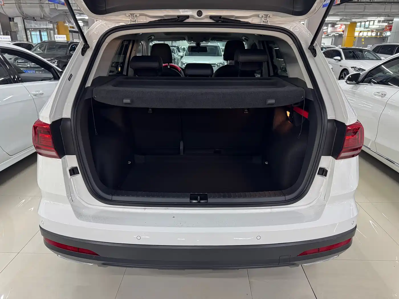 Volkswagen Tharu 2022 280TSI FWD Luxury Edition фото 11