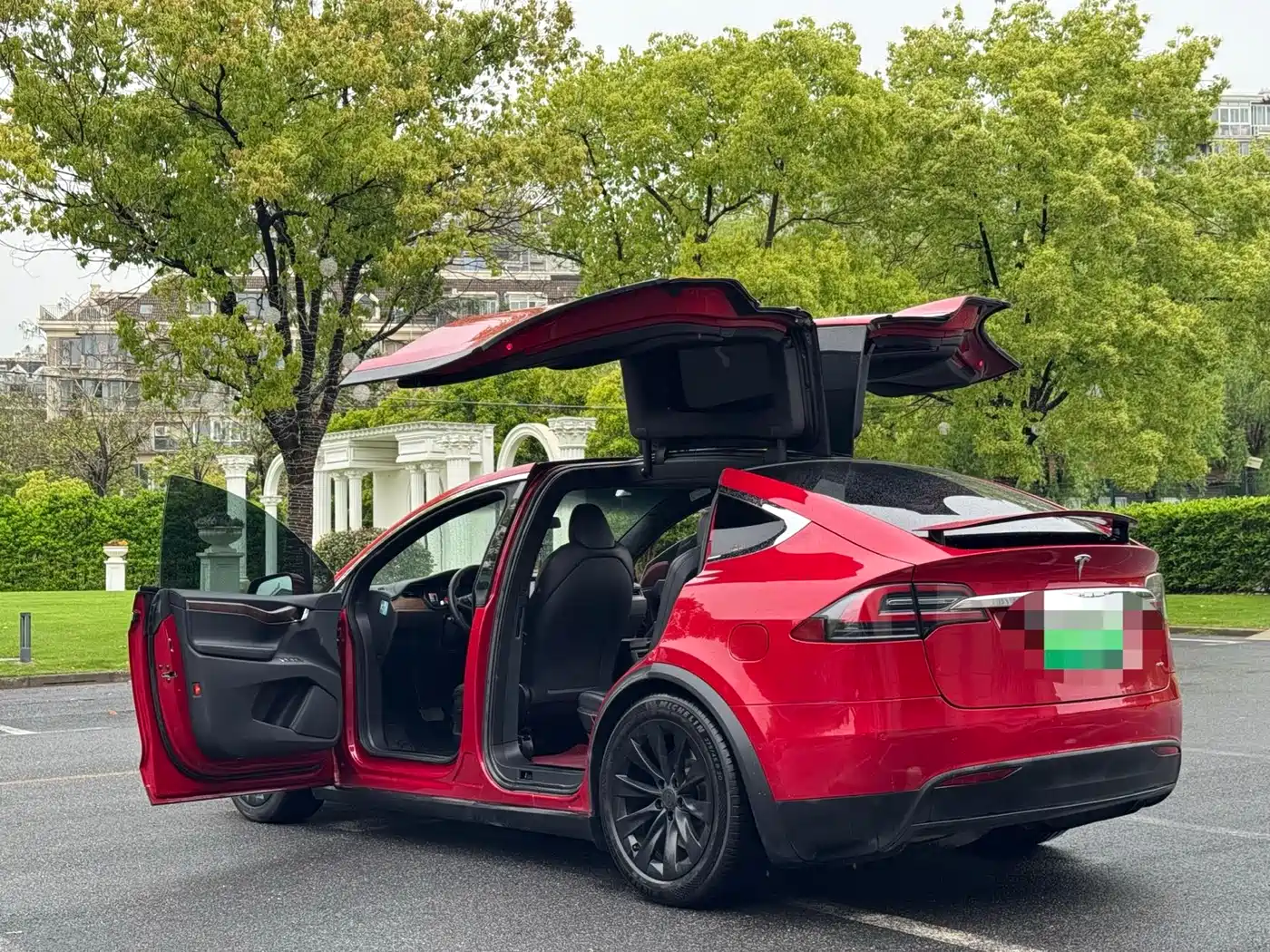 TESLA MODEL X