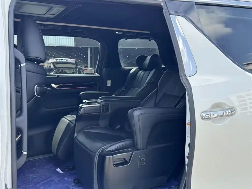 Toyota Alphard 2018 3.5L Luxury фото 4