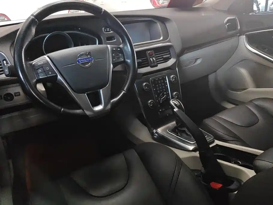 Volvo V40 2015 2015 1.6T Smart Elegance Edition