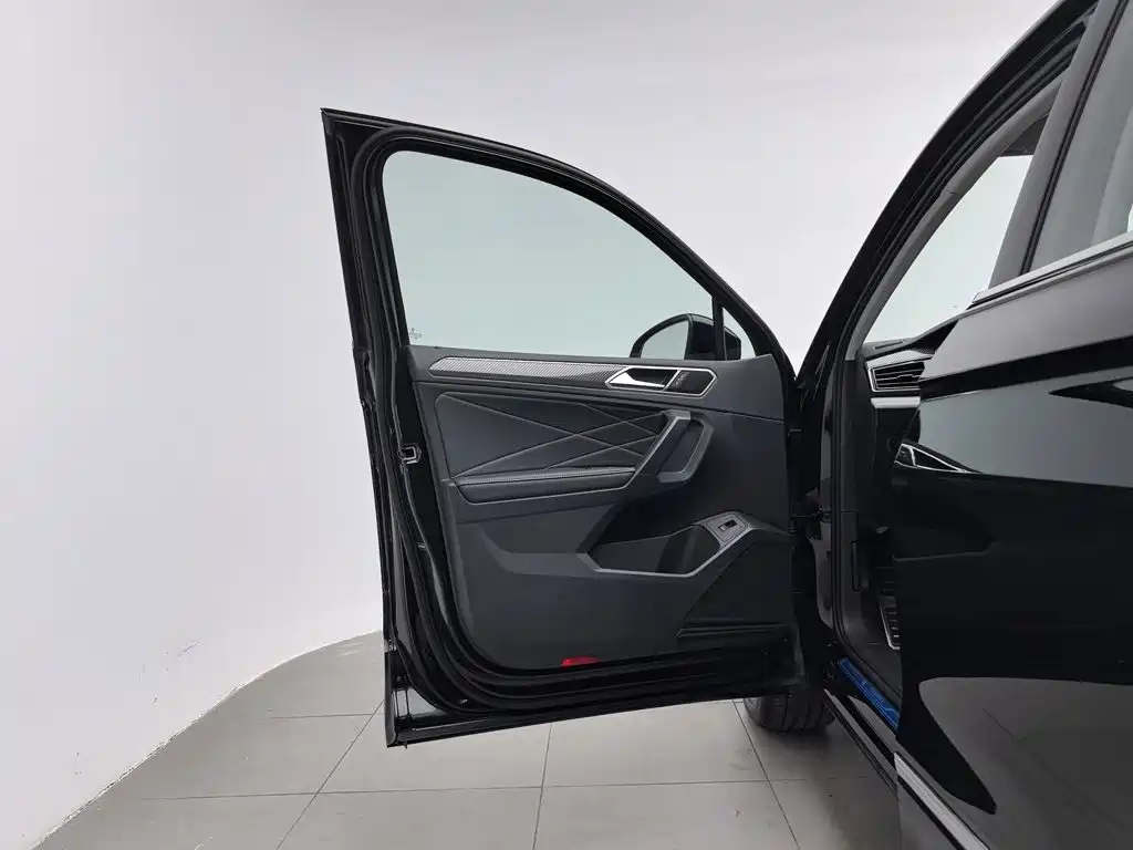Volkswagen Tiguan L 2025 2024 Outstanding 330TSI Auto 2WD R-Line Dragon Glory Edition