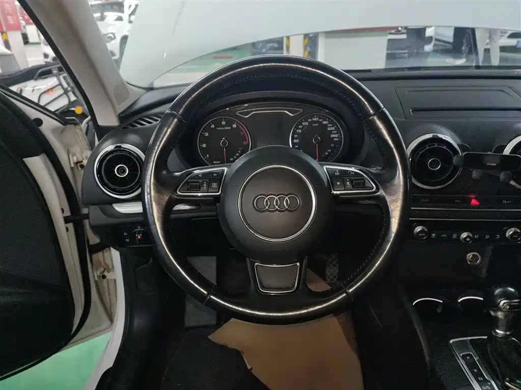 Audi A3 2016 Sportback 40 TFSI Style фото 3