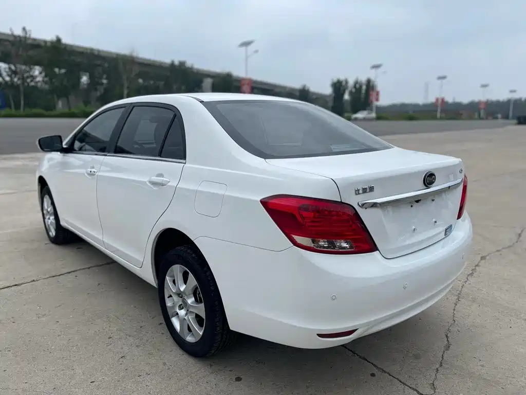 BYD E5
