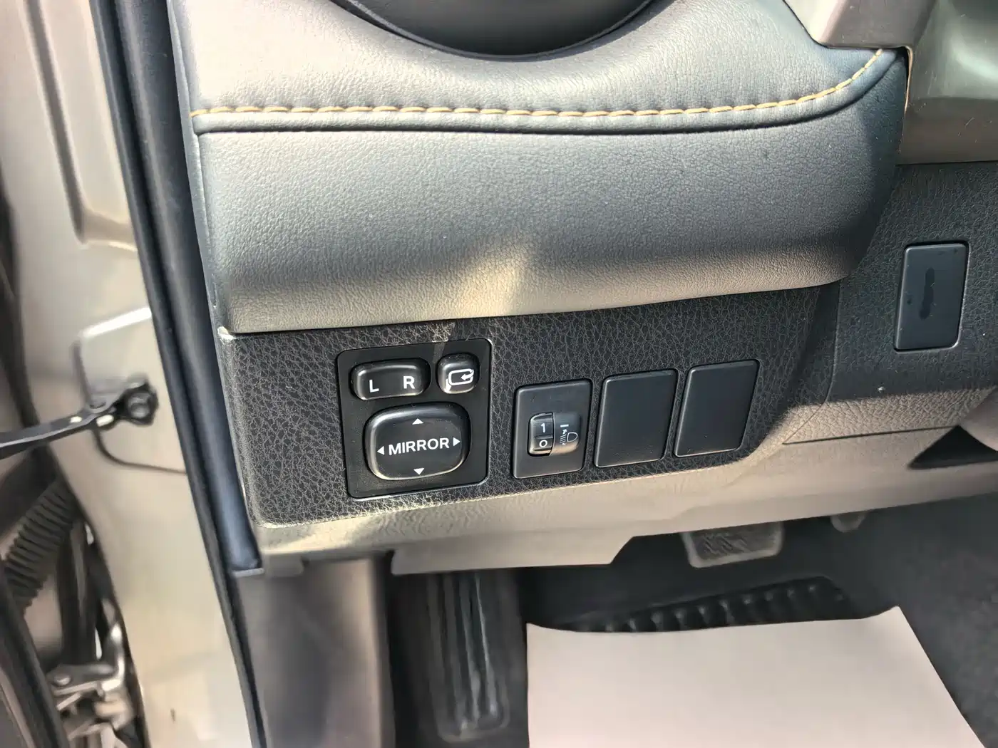 Toyota RAV4 Rongfang 2015 2.0L CVT 2WD Trend Edition фото 14