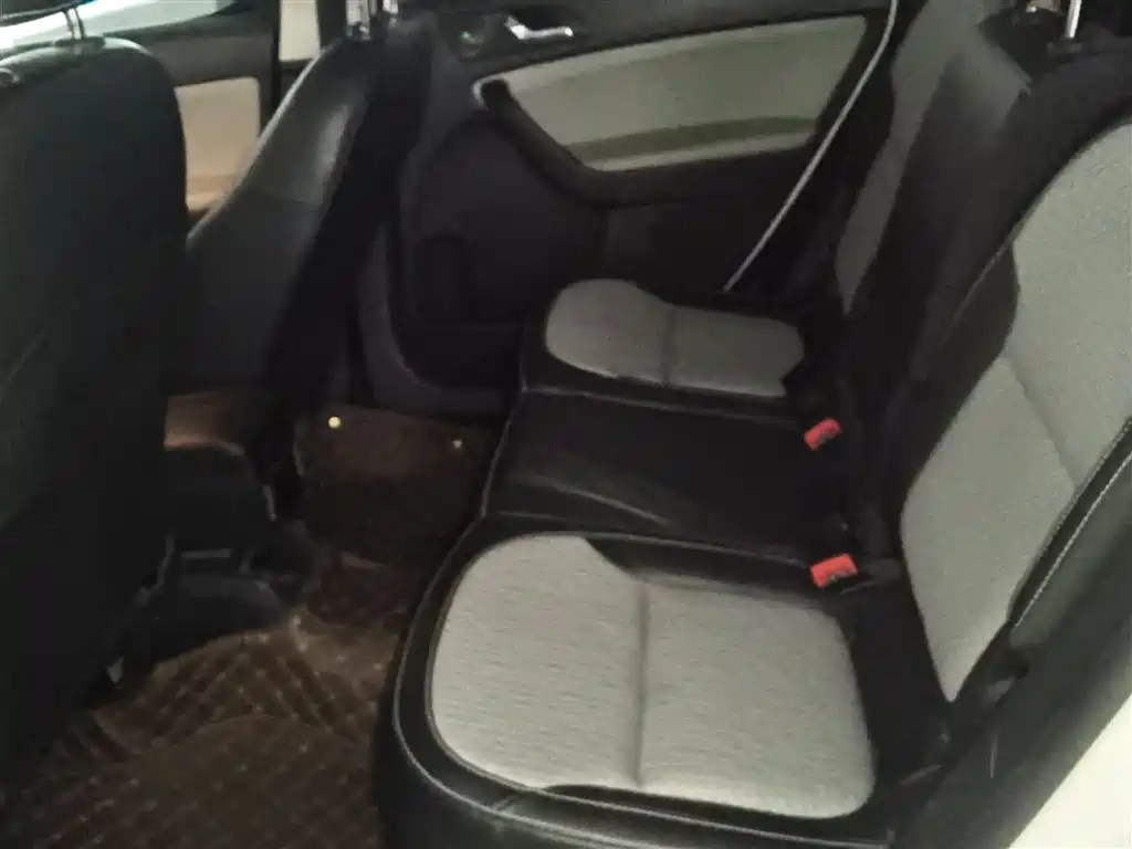 Škoda Yeti 2017 TSI280 DSG Advance фото 17