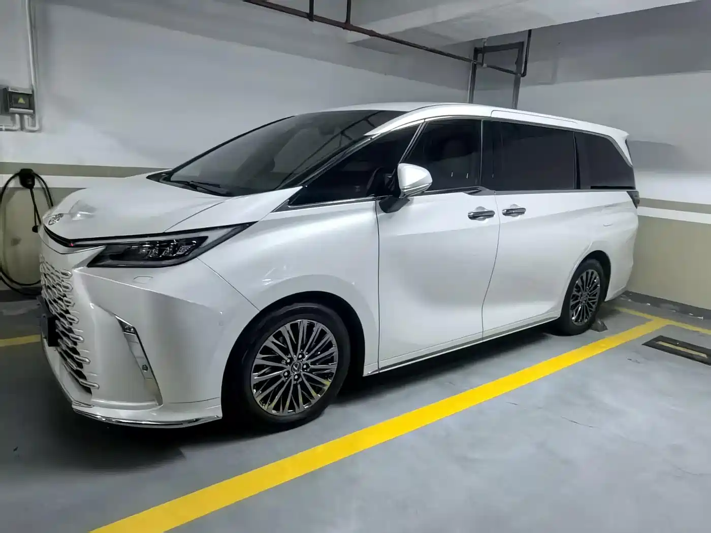 Lexus LM 2024 2023 500h 6-Seater Prestige Edition