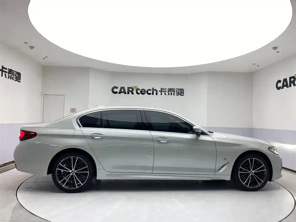 BMW 5 Series 2022 Facelift 530Li Leading M Sport Package фото 4