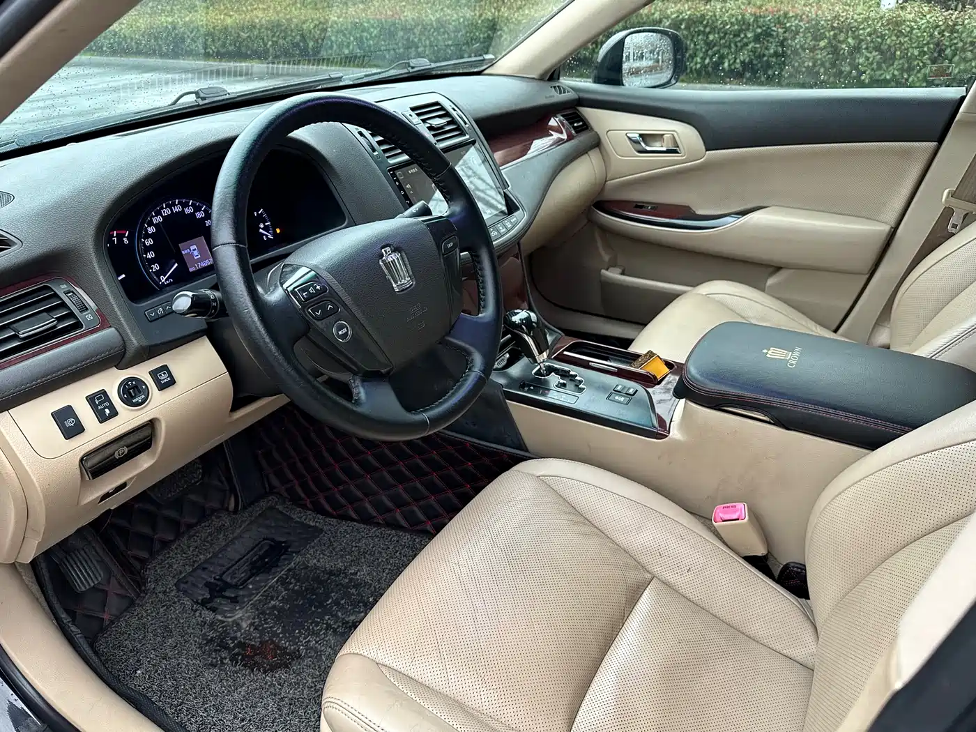 Toyota Crown 2011 2.5L Royal Leather Sunroof Special Edition фото 9