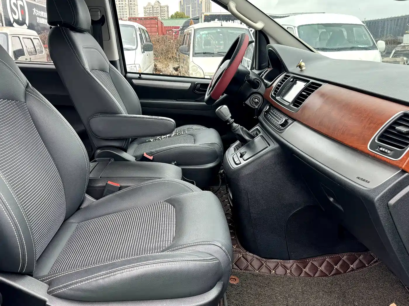 SAIC Maxus Maxus G10 2016 2.0T Manual Elite фото 11