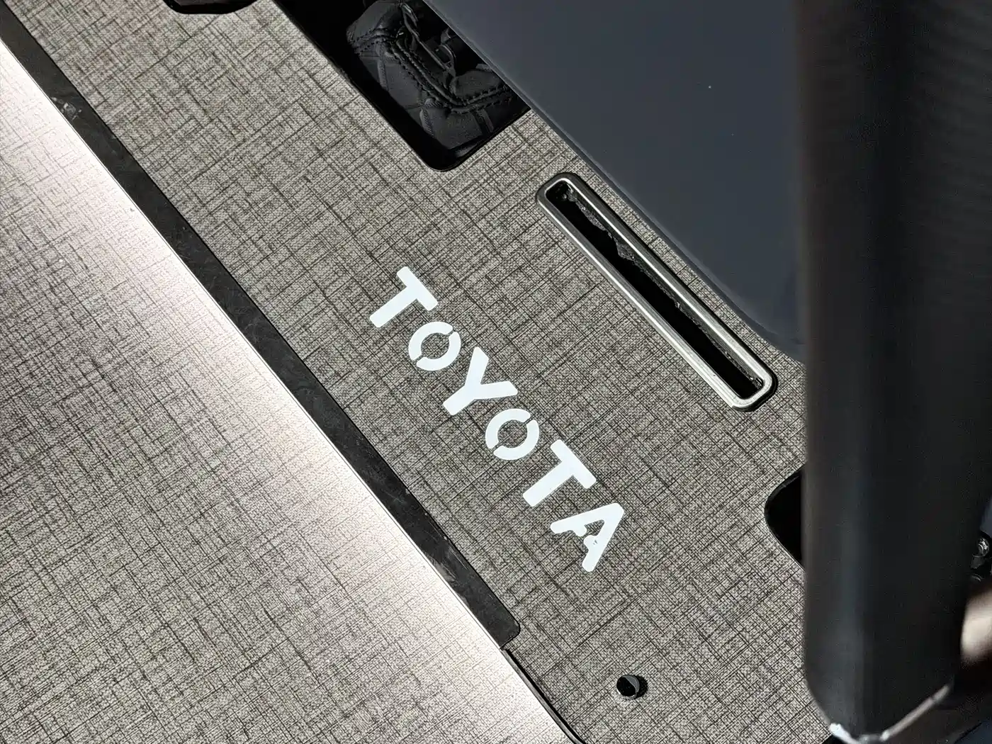 Toyota Granvia 2024 2.5L Hybrid Comfort фото 19
